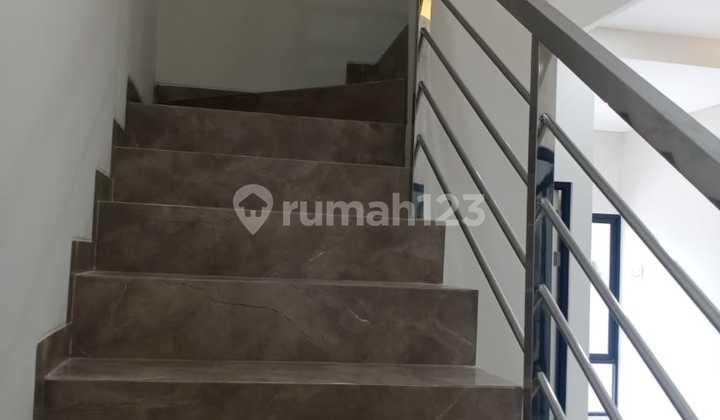 Rumah 2 Lantai Baru SHM di Perumahan Villa kalijudan Indah 2