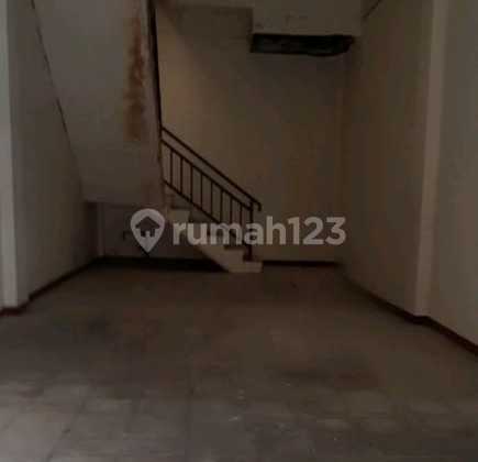 Nice 2-Story Shophouse with HGB in Wadung Asri, Strategic Location 2