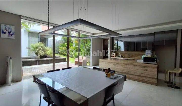 Rumah Bagus Tropical Modern Furnished SHM di Graha Famili 1