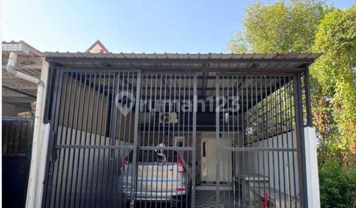 Nice Semi-Furnished Freehold House in Gunung Anyar Ready to Occupy