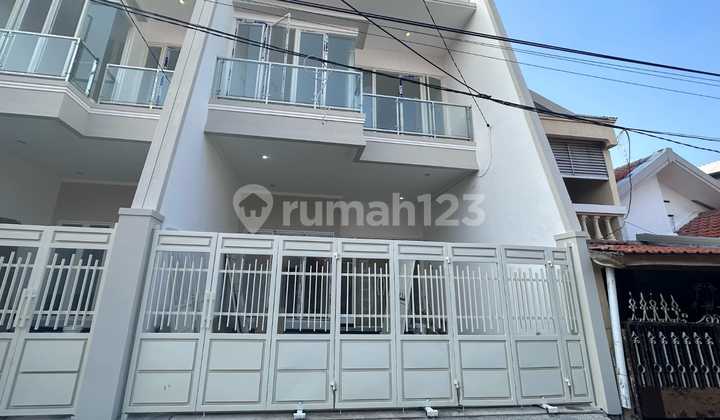 Rumah 2 Lantai Baru SHM di Mulyosari Utara Minimalis Siap Huni 1