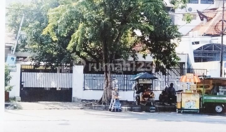 Rumah Bagus di Karang Menjangan Strategis Area Komersil 0 Jalan Rumah Bagus di Karang Menjangan Strategis Area Komersil 0 Jalan