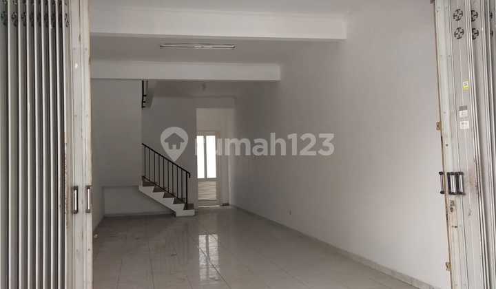 Nice 2-Story Ruko with HGB on West Gayungsari Main Road, Strategic Location 1