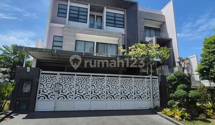 Rumah 3 Lantai Bagus Furnished di Citraland North Emerald