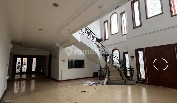 Rumah 2 Lantai Bagus SHM di Manyar Jaya Row Jalan Lebar 1