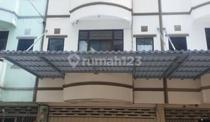 3-Story Shop House with Good SHM in Bunguran, Strategic Location 1
