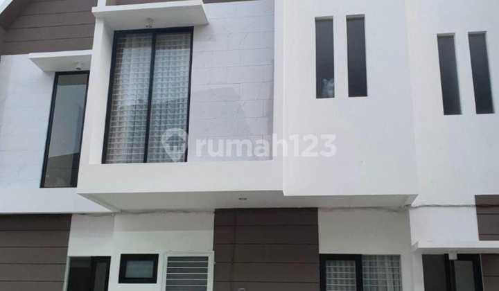 Rumah 2 Lantai Baru Semi Furnished SHM di Siwalankerto Siap Huni