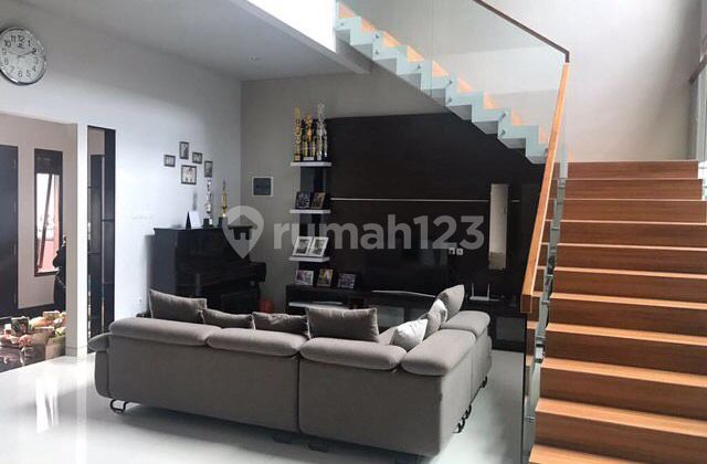 Rumah 2 Lantai Bagus Semi Furnished SHM di Baruk Utara 2