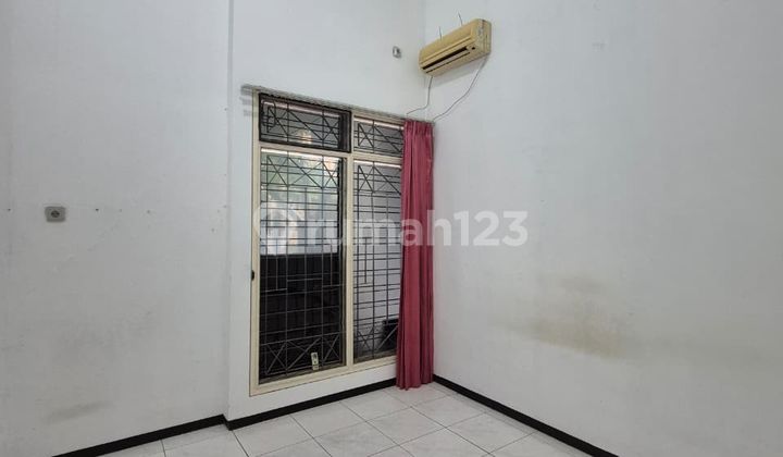 Ready-to-Live House with Minimal Renovation and SHM in Dharmahusada Indah 2