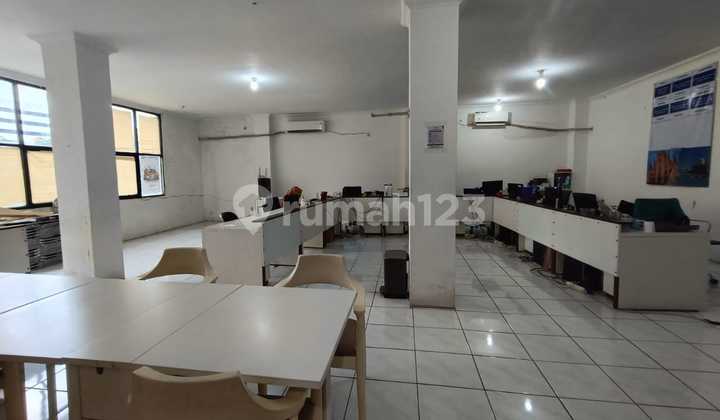 3-Storey Linked Shophouse in Matraman Proklamasi, East Jakarta