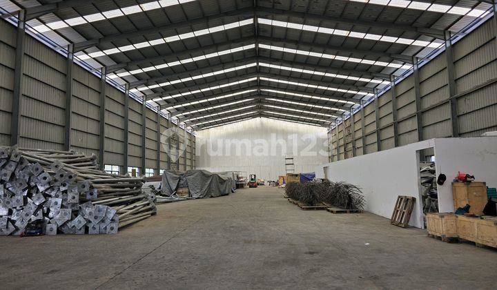 Warehouse 3000 M² at Jakarta Cikampek Rest Area Warehouse 3000 M² at Jakarta Cikampek Rest Area