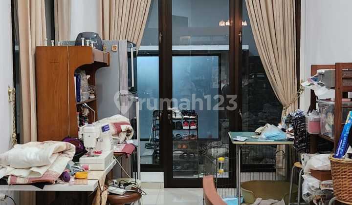 East-facing Sunter House, wide street. 2