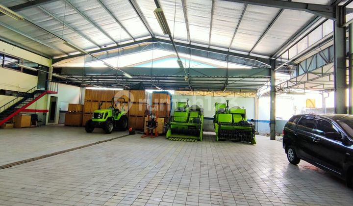 Warehouse and office in Sunter by the main road Warehouse and office in Sunter by the main road