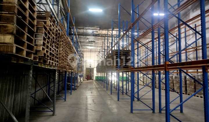 Warehouse 800 sqm in West Cakung, inside the area.