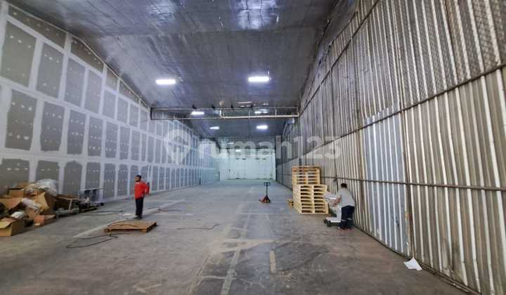 Warehouse 800 sqm in West Cakung, inside the area.