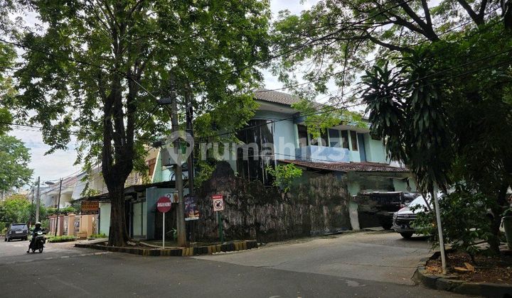 Sunter Hoek House Wide Road Inside Complex 2