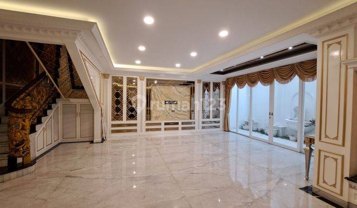 Rumah Model Classic Di Janur Elok Kelapa Gading Jalan Lebar 1