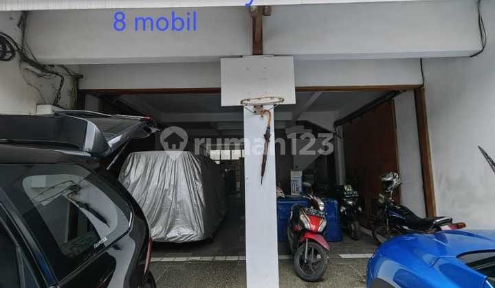 House in Sunter Main Road Commercial Zone. 2