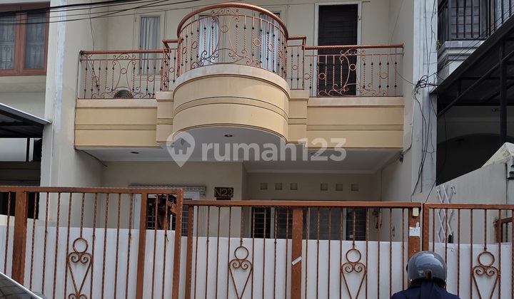 Sunter Nice House, 3-Car Wide Road, Inside the Complex.