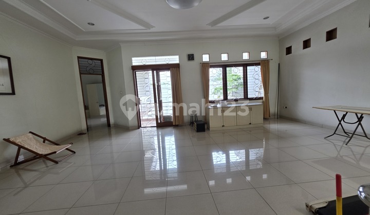 Rumah Sunter Dlm Kompleks Elite Siap Huni