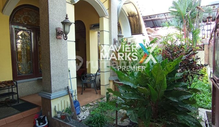 Classic House on Bunga Bunga Street Malang Near Campus 2