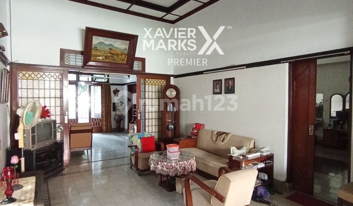 Rumah Jalan Raya Ijen Malang Bangunan Terawat Siap Huni