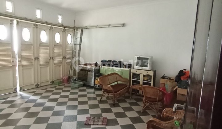 Two-Story House with Sturdy and Well-Maintained Building in Ijen Nirwana, Malang. 2