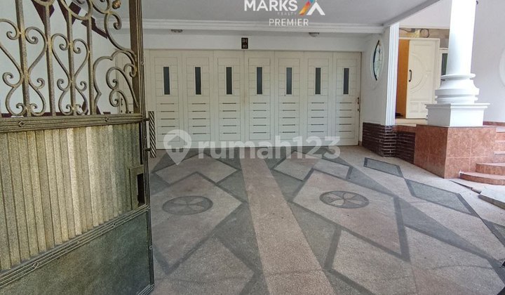 Well-Maintained 2-Story Luxury House on Mainroad Riverside Malang 2