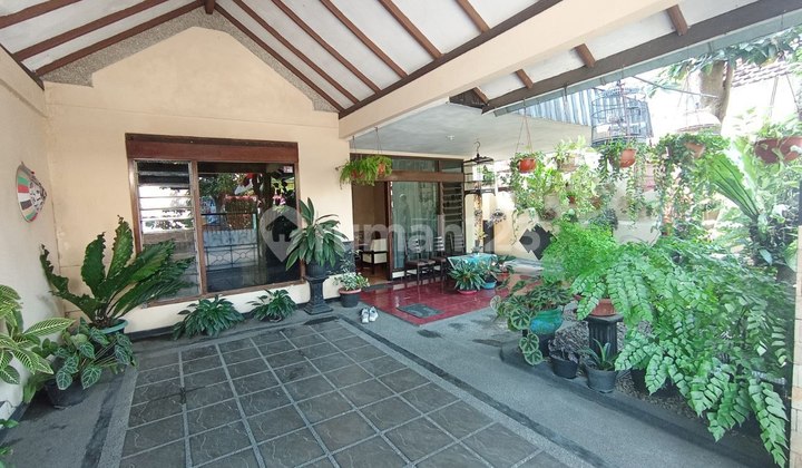 House on Bunga Bunga Street Malang Easy Access Close to Campus 2
