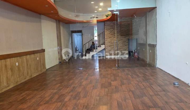 Shop House Suitable for Various Businesses on Soekarno Hatta Road Axis, Malang Shop House Suitable for Various Businesses on Soekarno Hatta Road Axis, Malang