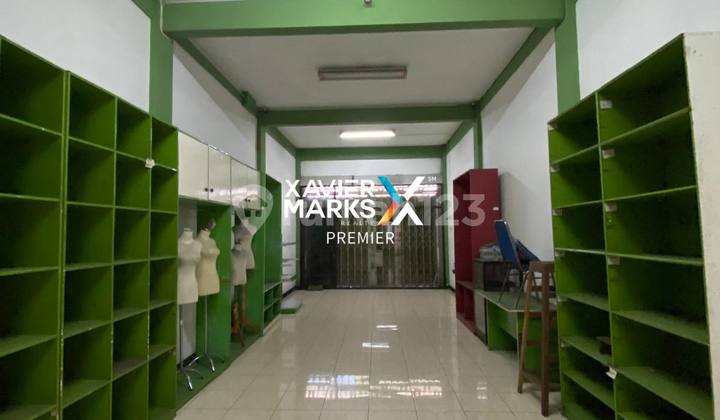 Shop House A Step Away from the Alun-Alun Axis on Kauman Street, Malang 2