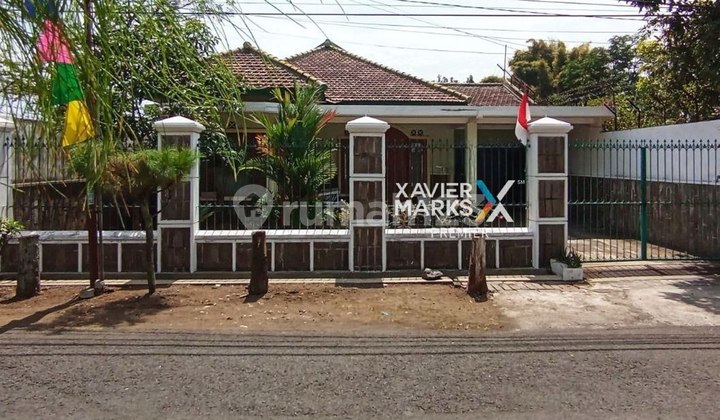 Classic Well-Maintained Ready-to-Occupy House on Bunga Bunga Street, Malang.
