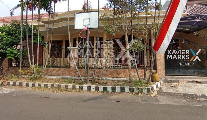 Bunga Bunga Street House Malang Well-Maintained Building Easy Access