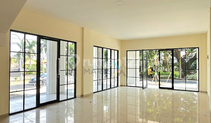 3-Story Hook Ruko Near Machung at Tidar Peak, Malang 2