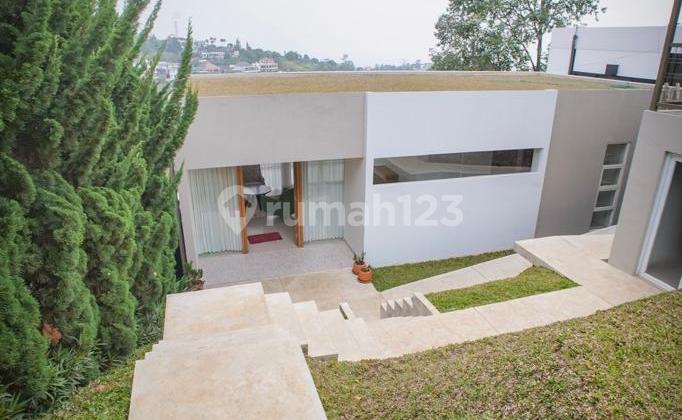 Dijual Villa Cantik View Penghijauan di Dago Village 2