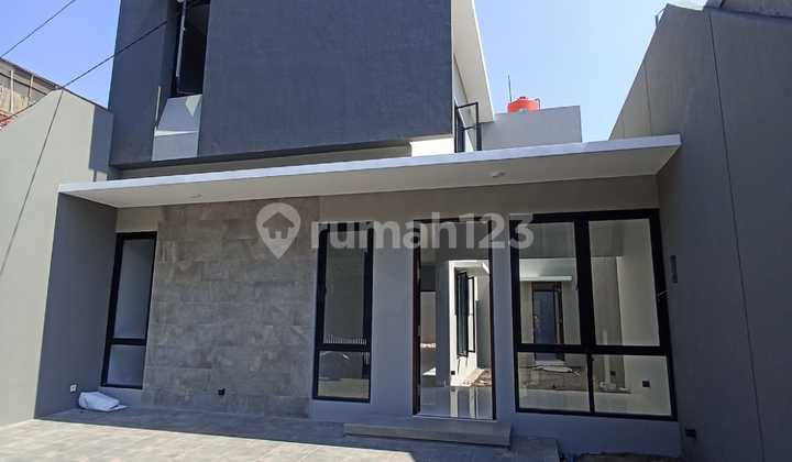 Dijual Rumah Baru 2 Lantai Lokasi Strategis Dekat dengan Jalan Tol dan Pusat Kota Dijual Rumah Baru 2 Lantai Lokasi Strategis Dekat dengan Jalan Tol dan Pusat Kota