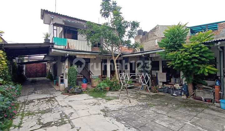Dijual - Rumah Luas & Potensial di Kawasan Strategis Maleber Barat