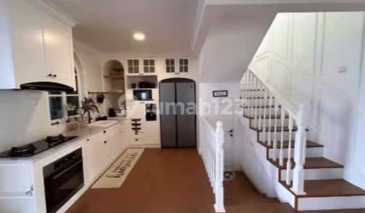 For Sale American Style Villa in Setiabudi Regency Bandung 2