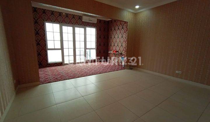 Di  Rumah Cantik 2 Lantai Di Royal Resident Jakarta Timur 2