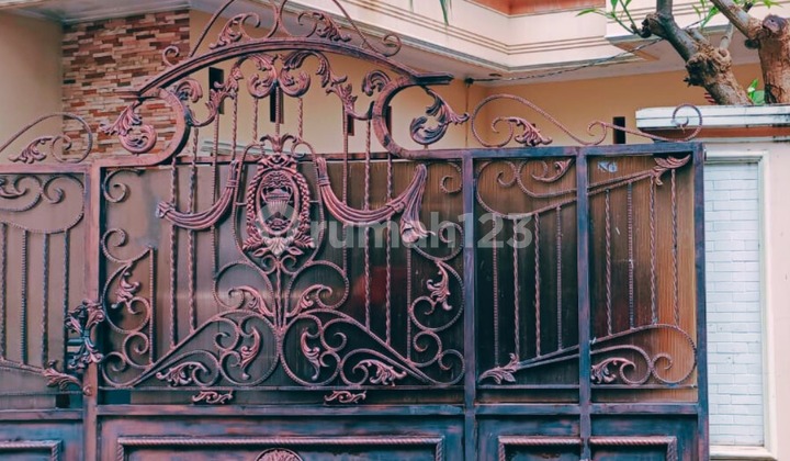 House For Sale Ready to Occupy in a Complex in Petojo Cideng, Central Jakarta 2