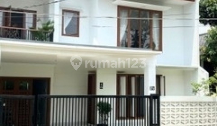 Luxury House in a Cluster in Cinere, a Step Away from Desari Toll Road. 2