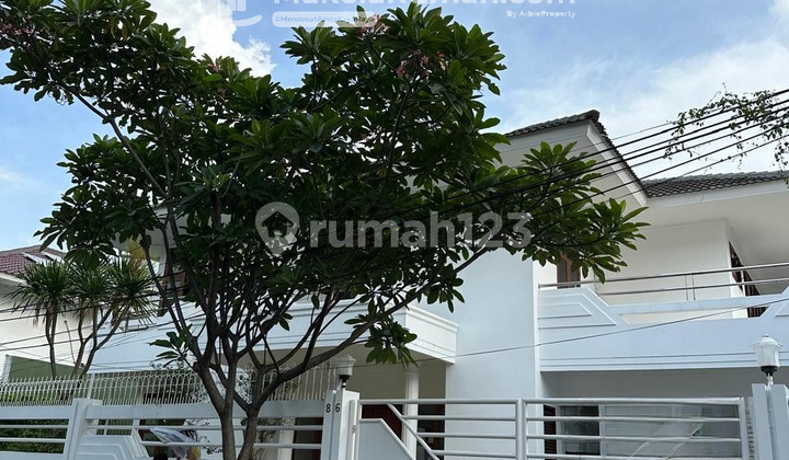 Rumah Dijual di Permata Hijau Fasilitas Private Pool