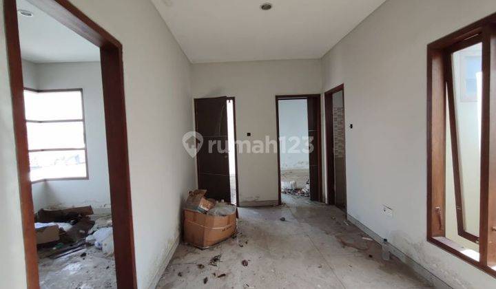 Rumah Modern Dg Kolam Renang di Kota Tabanan 2