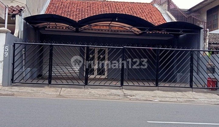 Dijual Rumah Cocok Untuk Usaha Dipinggir Jalan Raya Besar Bintaro Utama. Jakarta Selatan