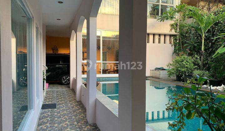 3 Lantai, Luas Tanah 160 m2, Ada Kolam Renang, Cipinang Indah 2, Rumah di Jakarta Timur 2