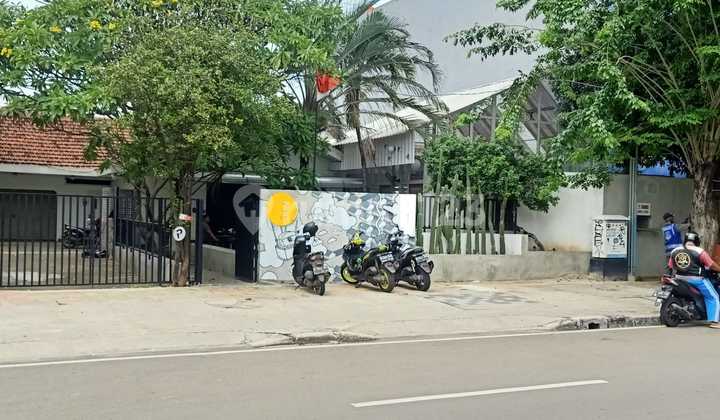 Land 1,037 m2 in Rawamangun, East Jakarta.