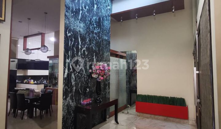 Rumah Mewah Full Marmer di Pulo Gadung, SHM 5br