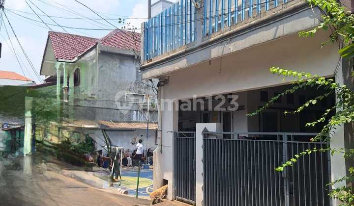 Rumah Bagus di Jl. Cikokol - Ada Kost 4 Kamar
