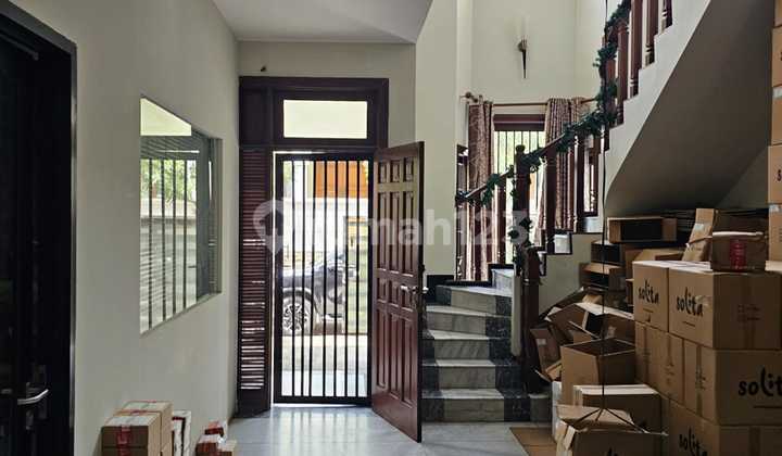 Nice Corner House 2 Floors in Nias, Kelapa Gading