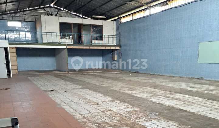 Gudang di Jalan Raya Narogong - Luas Tanah 1.700 M2